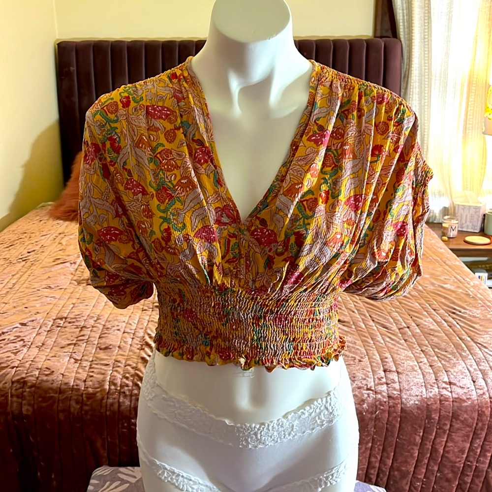 Super cute crop top.